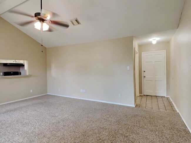 Building Photo - 758 E Princeton Ln