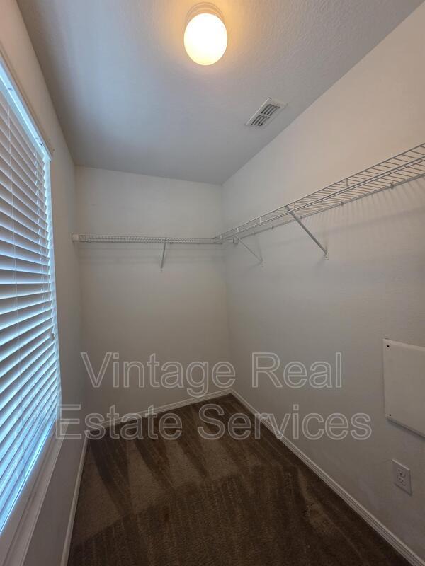 Building Photo - 9209 English Oaks Ln