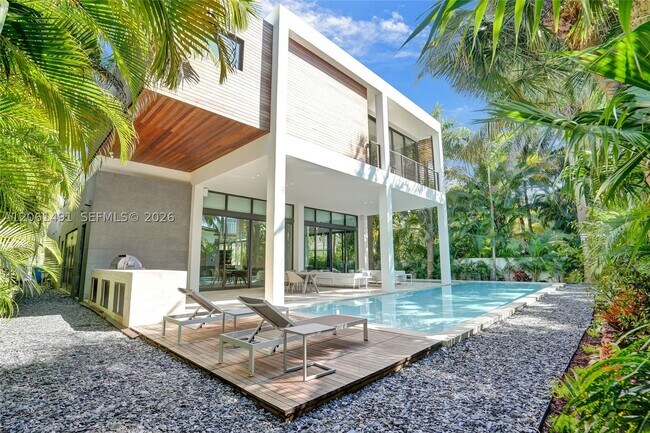 Building Photo - 240 Ocean