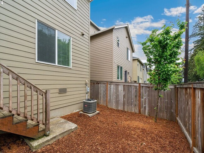 Building Photo - 1326 NE 72nd Way