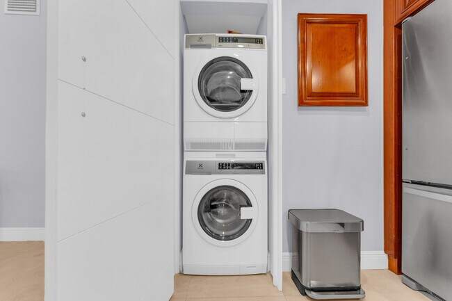 Building Photo - 50 SE 12th St