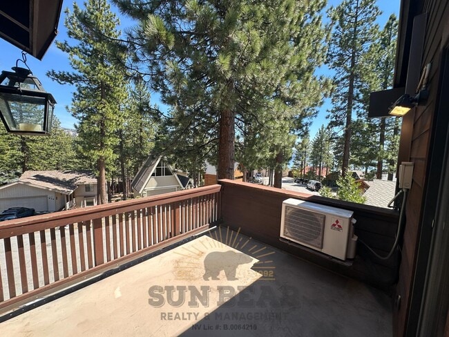 Building Photo - Bright Unfurnished Home with 2 Car Garage!