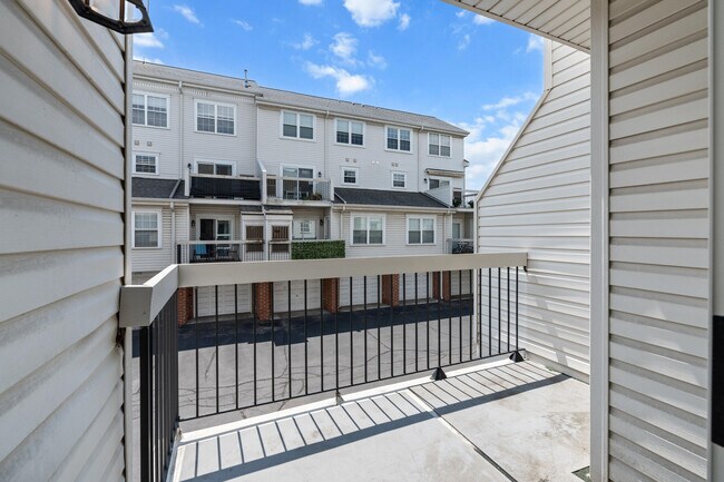 Building Photo - 174 Georgetown Square S