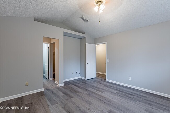 Building Photo - 1836 Manitoba Ct N