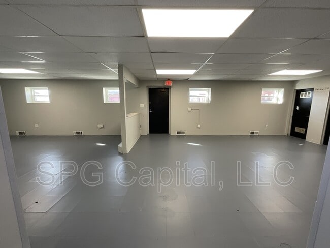 Building Photo - 477 High St