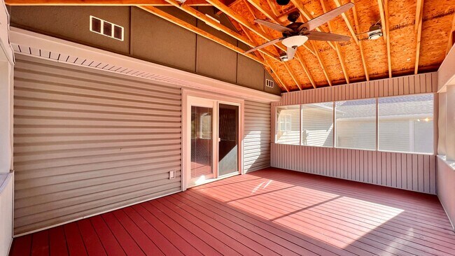 Building Photo - 490 Scott Ln