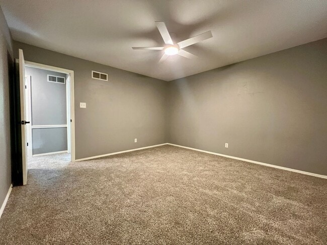 Building Photo - 1685 Lochcrest Dr