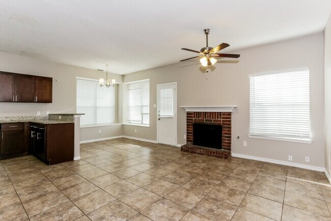 Building Photo - 433 Raintree Cir