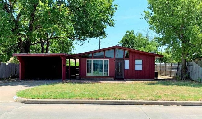 Primary Photo - 2906 NW Euclid Ave