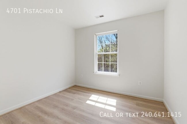 Building Photo - 4701 Pistachio Ln