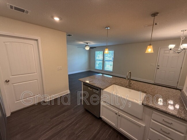 Building Photo - 4423 Village Oak Ln