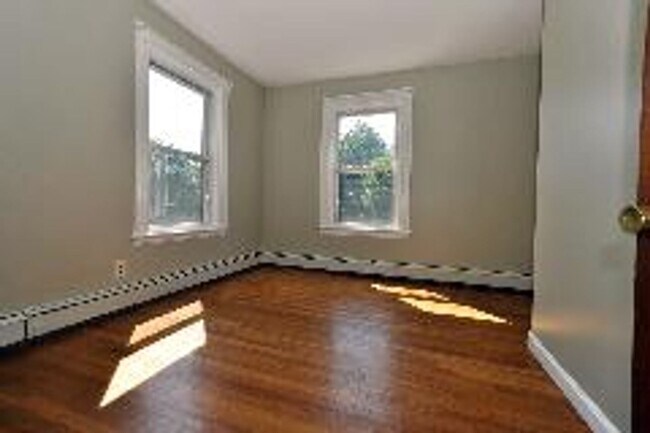 Building Photo - Brookline - 2  Bedroom Apt - Available NOW...