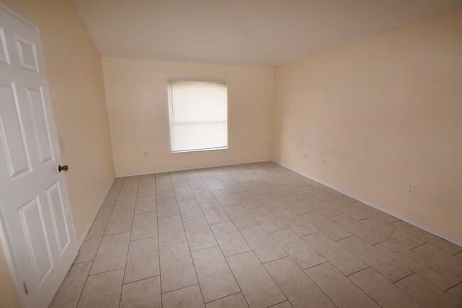 Building Photo - 1060 Dudley Dr
