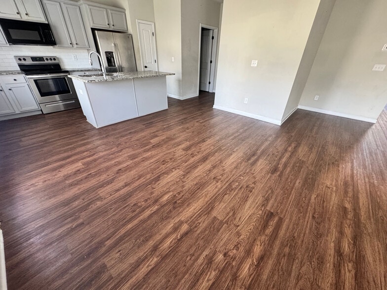 Building Photo - Room in House on Brightside Pkwy