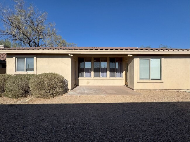 Building Photo - 2 BEDROOM PLUS OFFICE/DEN IN MCDOWELL MTN ...