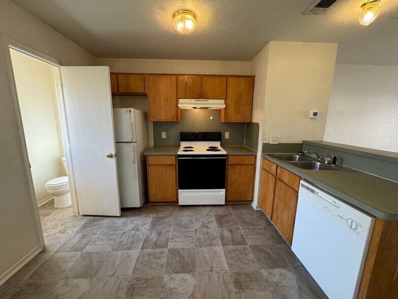 Building Photo - 4407 Jeff Scott Dr