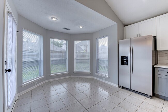 Building Photo - 9026 Eaglecove Dr