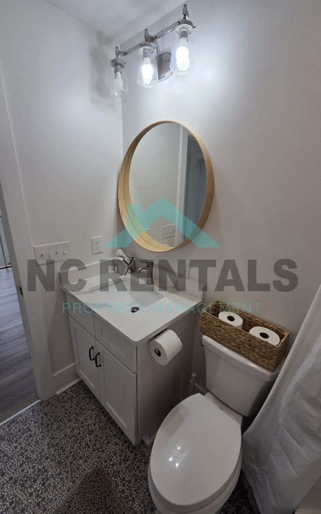 Building Photo - 1501 E Jones St