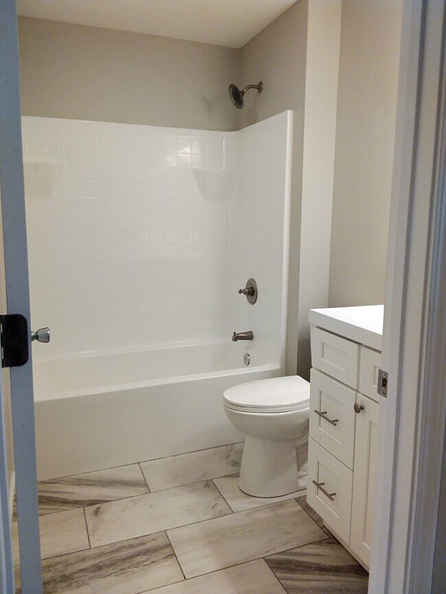 Building Photo - 1108 S Locust St