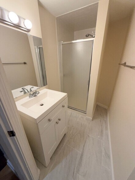 Building Photo - 18 Bow St