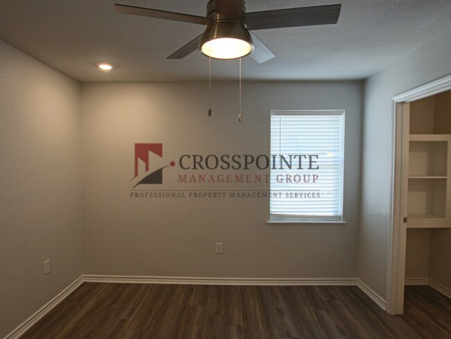 Building Photo - Stunning 2 Bed 2.5 Bath 1 Car Garage Townhome in Tyler!