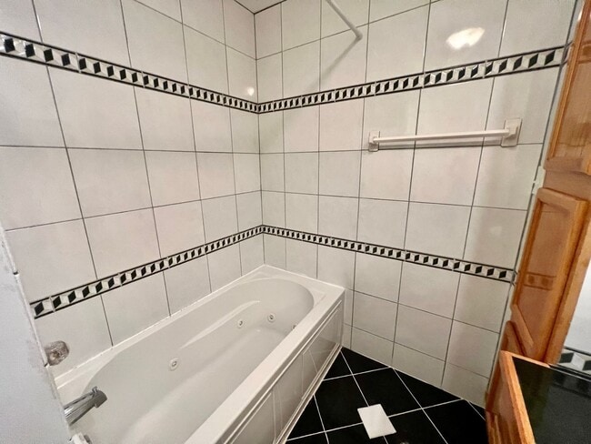 Building Photo - Upgraded Condo at Chic's beach!! Updated K...