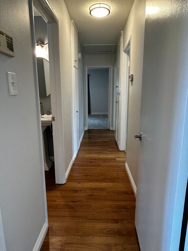 Building Photo - Beautifully Remodeled 3-Bedroom Home for Lease in a Highly Desirable Neighborhood