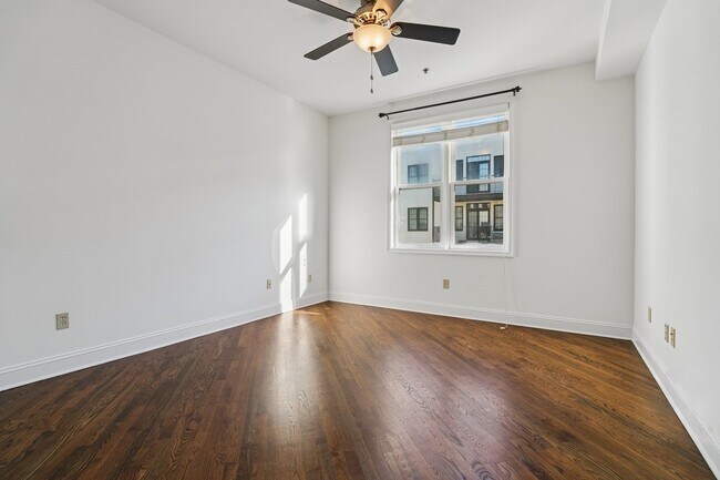 Building Photo - 915 Madison St