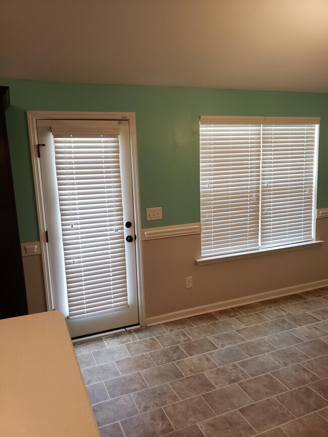 Building Photo - 3237 Alexandria Dr