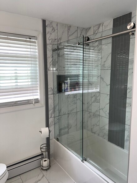 Building Photo - 64 Sterling St