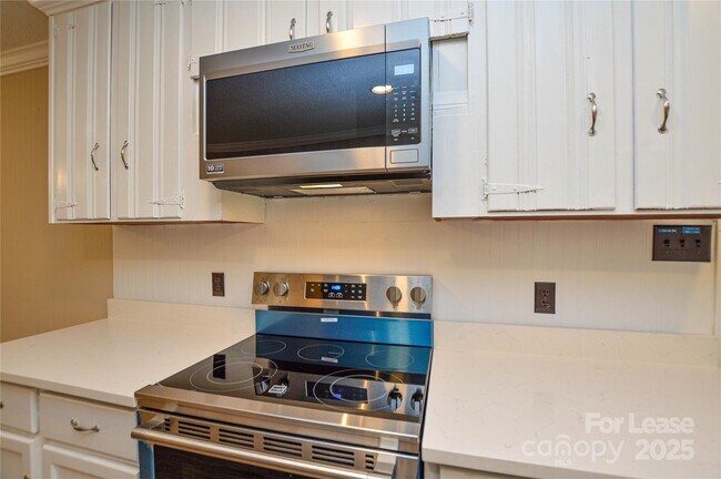 Building Photo - 2511 Woodstar Rd