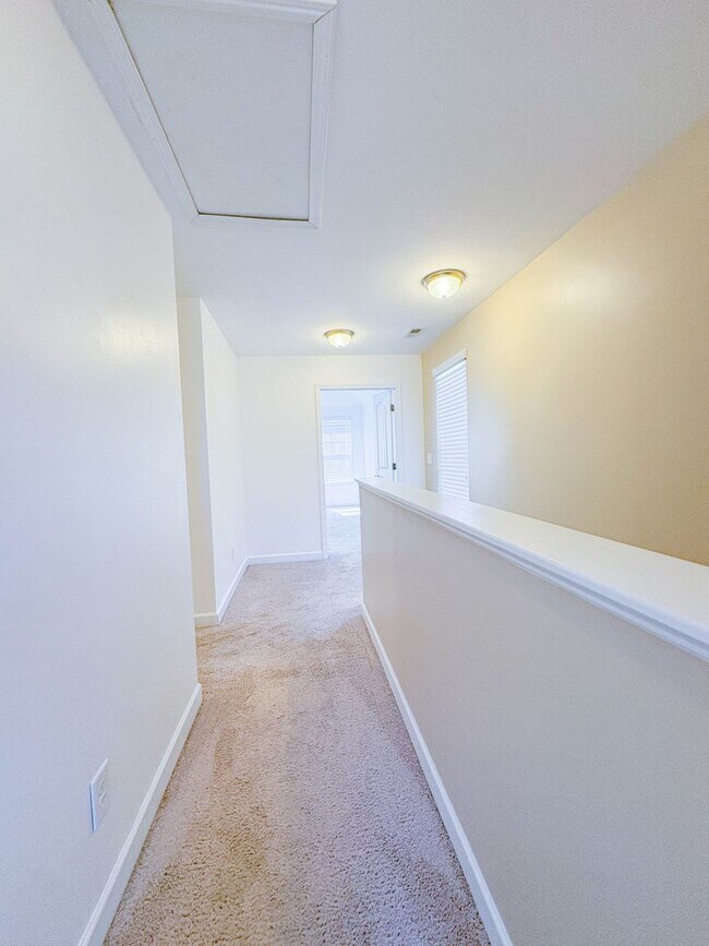 Building Photo - 829 Bellingham Way
