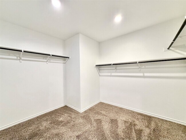 Building Photo - 4016 Spur Trail Dr