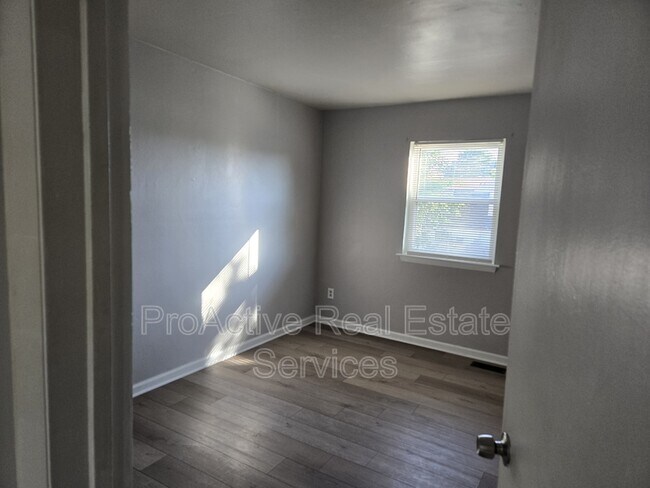 Building Photo - 606 Redkirk Ln
