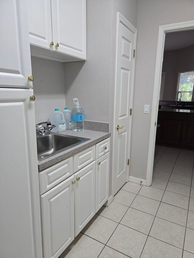 Building Photo - Beautiful 4 Bed 3 Bath Home in Sanford!