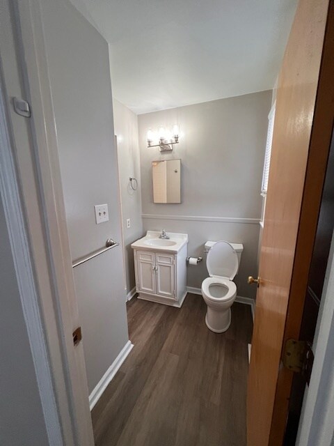 Building Photo - 5680 Meadowcrest St