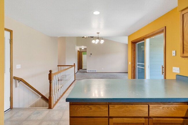 Building Photo - Single Family Home in LOLO, 4 bed / 3 bath...