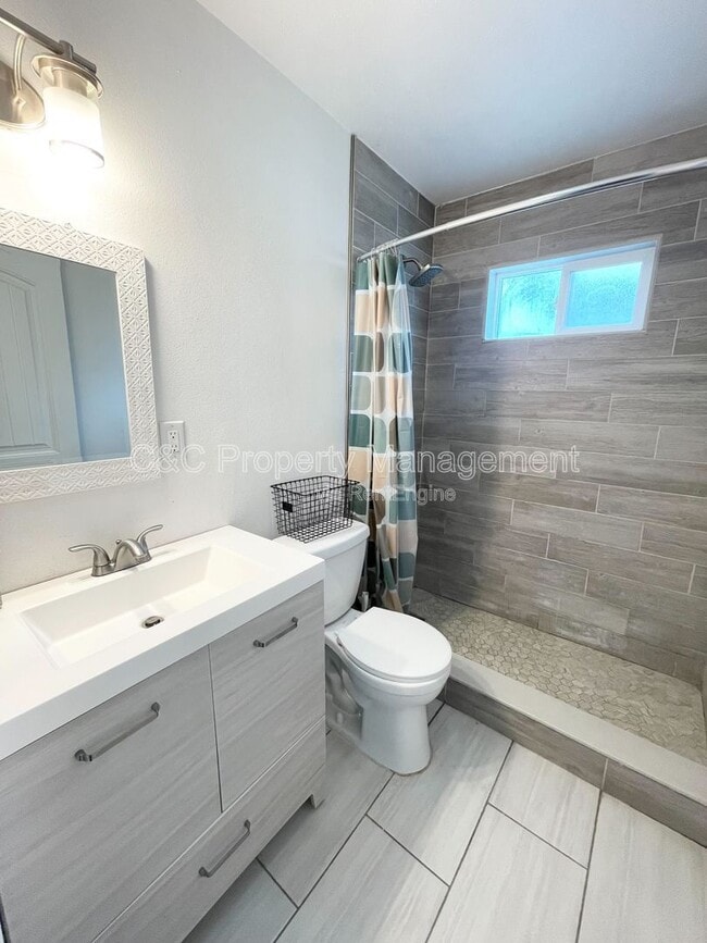 Building Photo - 1101 Fairview Rd