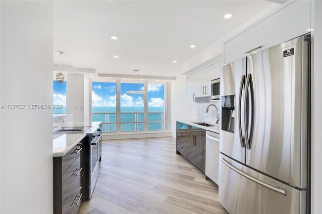 Building Photo - 2100 S Ocean Ln