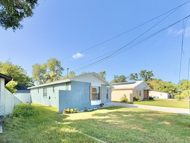 Building Photo - 2917 E Yukon St