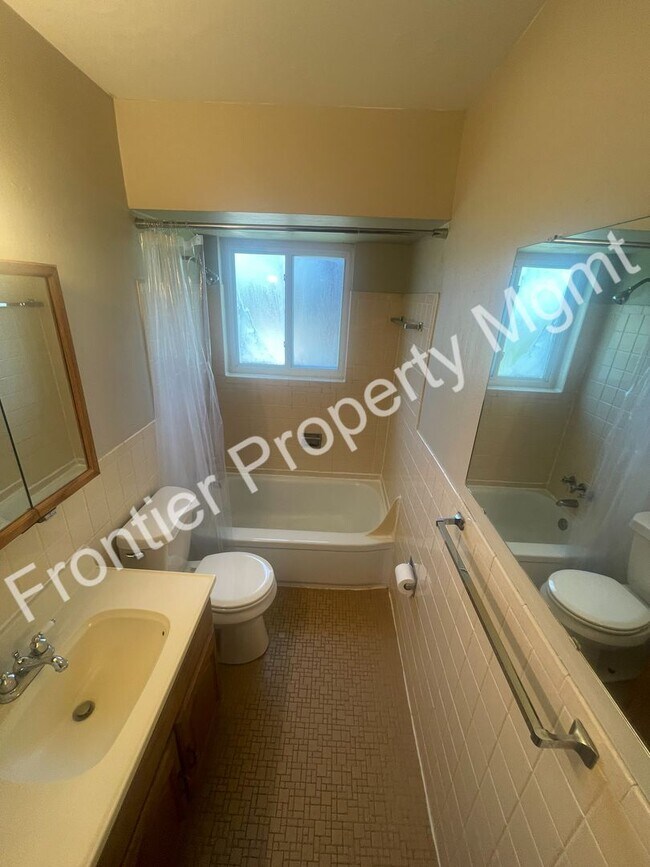 Building Photo - Coming Soon!! Quiet Affton 1bd/1ba Apartment!
