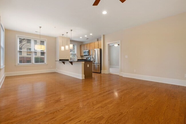 Building Photo - Luxurious 2BR Condo with Fantastic Upgrades!  Pet friendly!