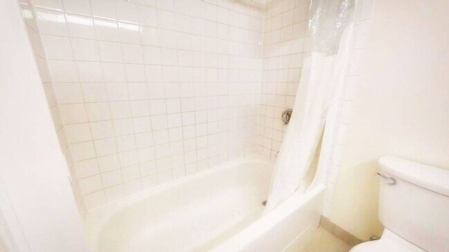 Building Photo - 3-Bed with AC & 1.5 Bath *Boston Landing * Top Floor * SEPT