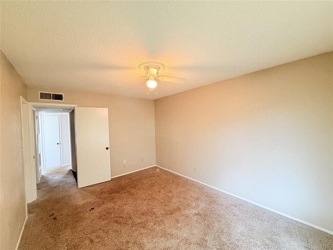 Building Photo - 9611 Blue Creek Ln