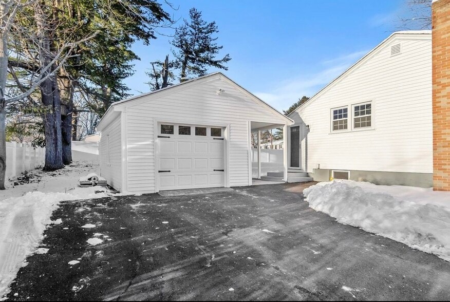 Building Photo - 13 Centerville Dr