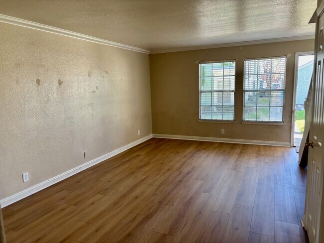 Building Photo - 5640 Riverside Dr