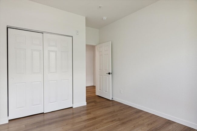 Building Photo - Fully Remodeled Three Bedroom, Two Bathroom Condo