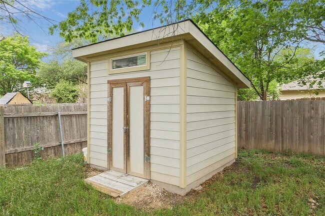 Building Photo - 1506 Cosmos Way
