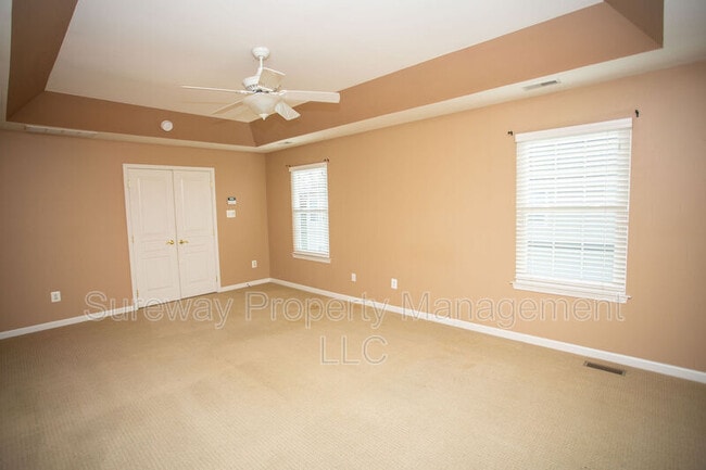 Building Photo - 42 Tudor Ct
