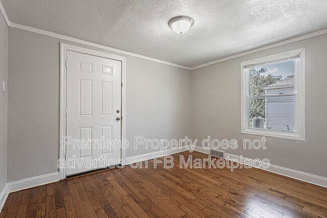 Building Photo - 325 E 28th Ave